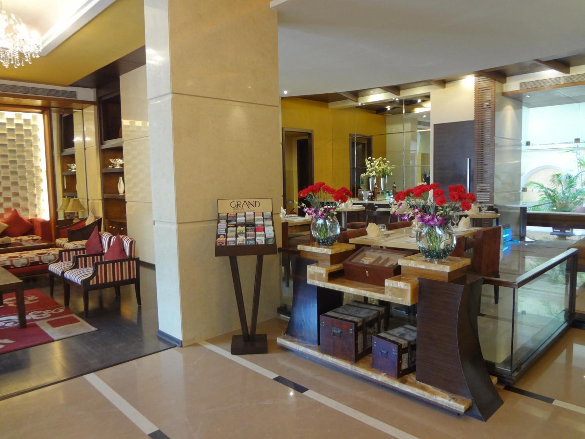 Grand Residency Hotel & Serviced Apartments Mumbai Bagian luar foto