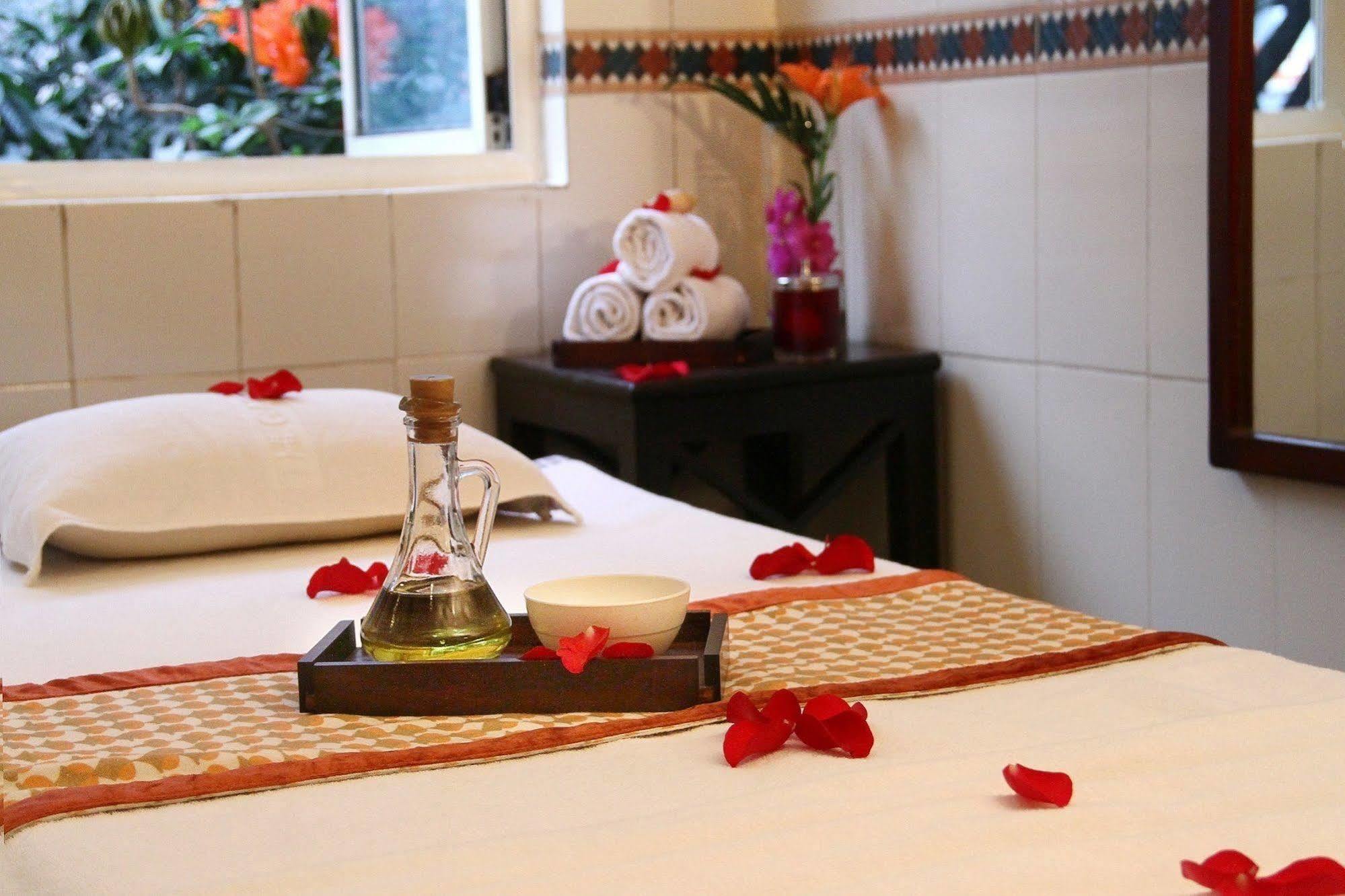 Grand Residency Hotel & Serviced Apartments Mumbai Bagian luar foto